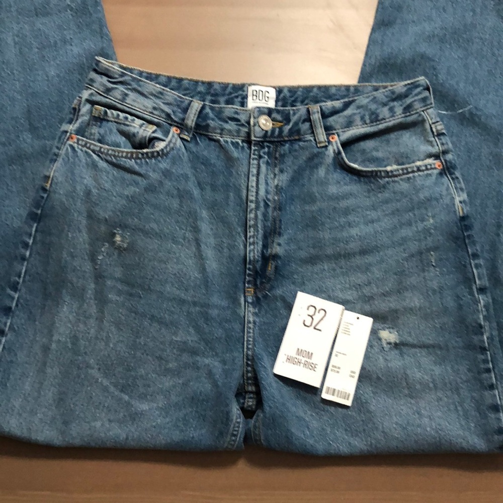 NWT BDG Urban Outfitters Mom High Rise Jean. Size: 32
